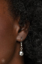 Load image into Gallery viewer, Lady In Waiting